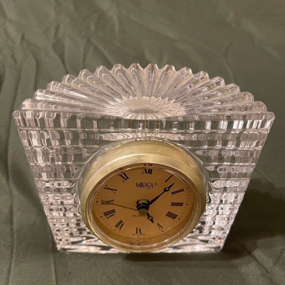 Mikasa Gold‎ Dial Crystal Clock